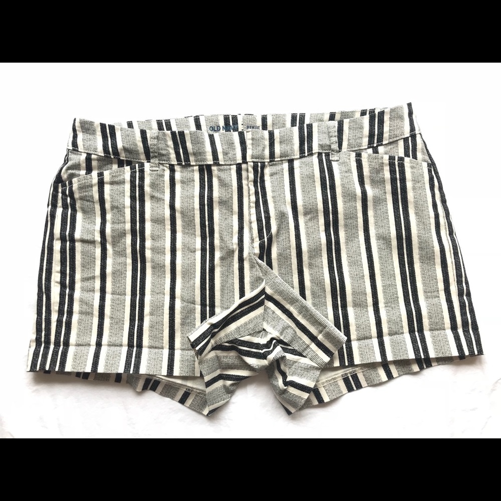 🌊 OLD NAVY - PIXIE MID RISE SHORTS!